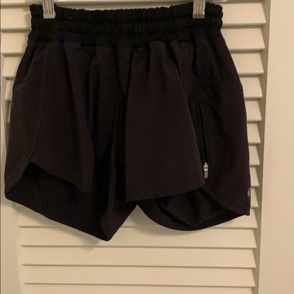 lululemon athletica Pants - Lululemon Tracker Short 4” Size 4